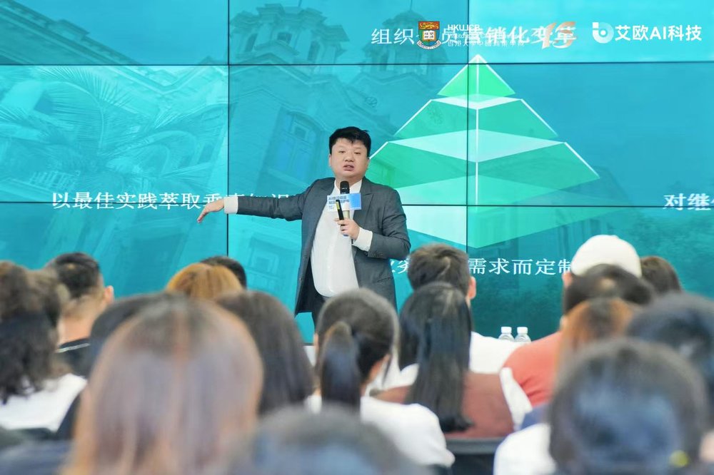 王坤在东北大学分享企业AI落地实践